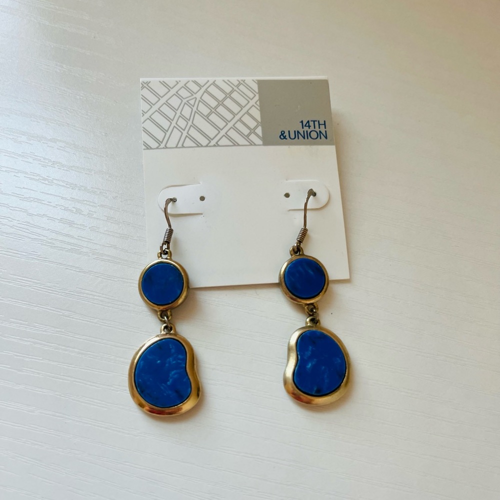 NWT Sapphire Blue 2” Drop Earrings